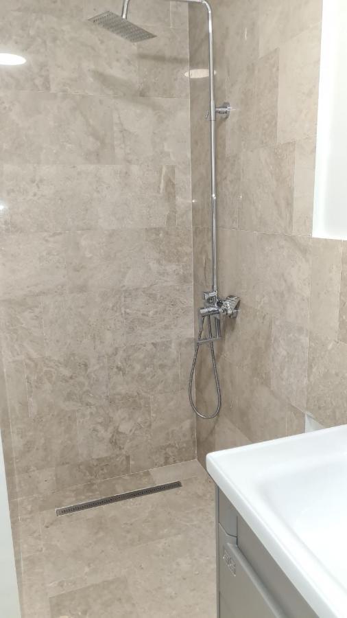 Albert Hotel Roşu Esterno foto