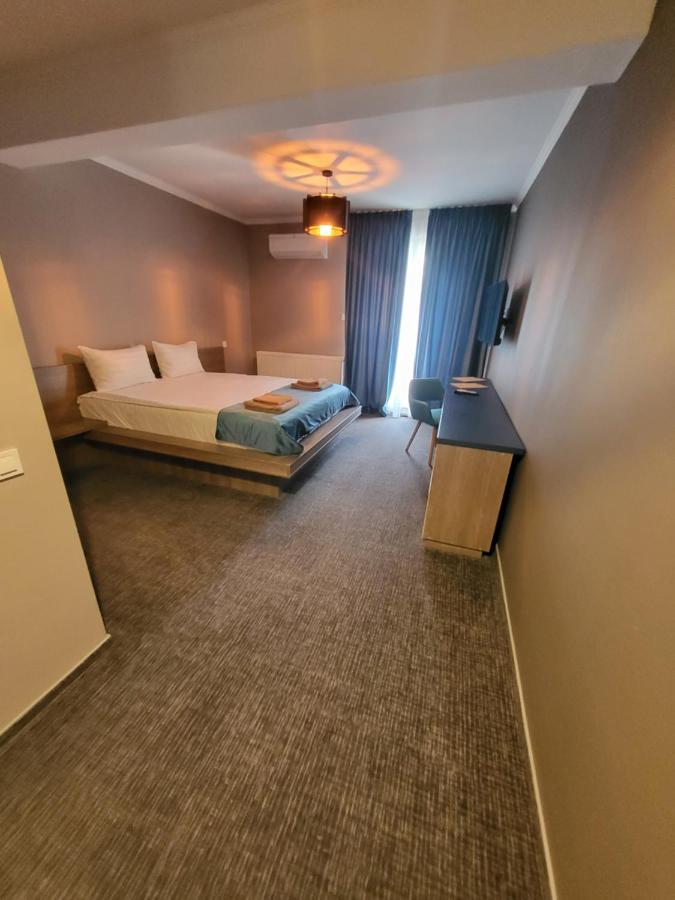 Albert Hotel Roşu Esterno foto