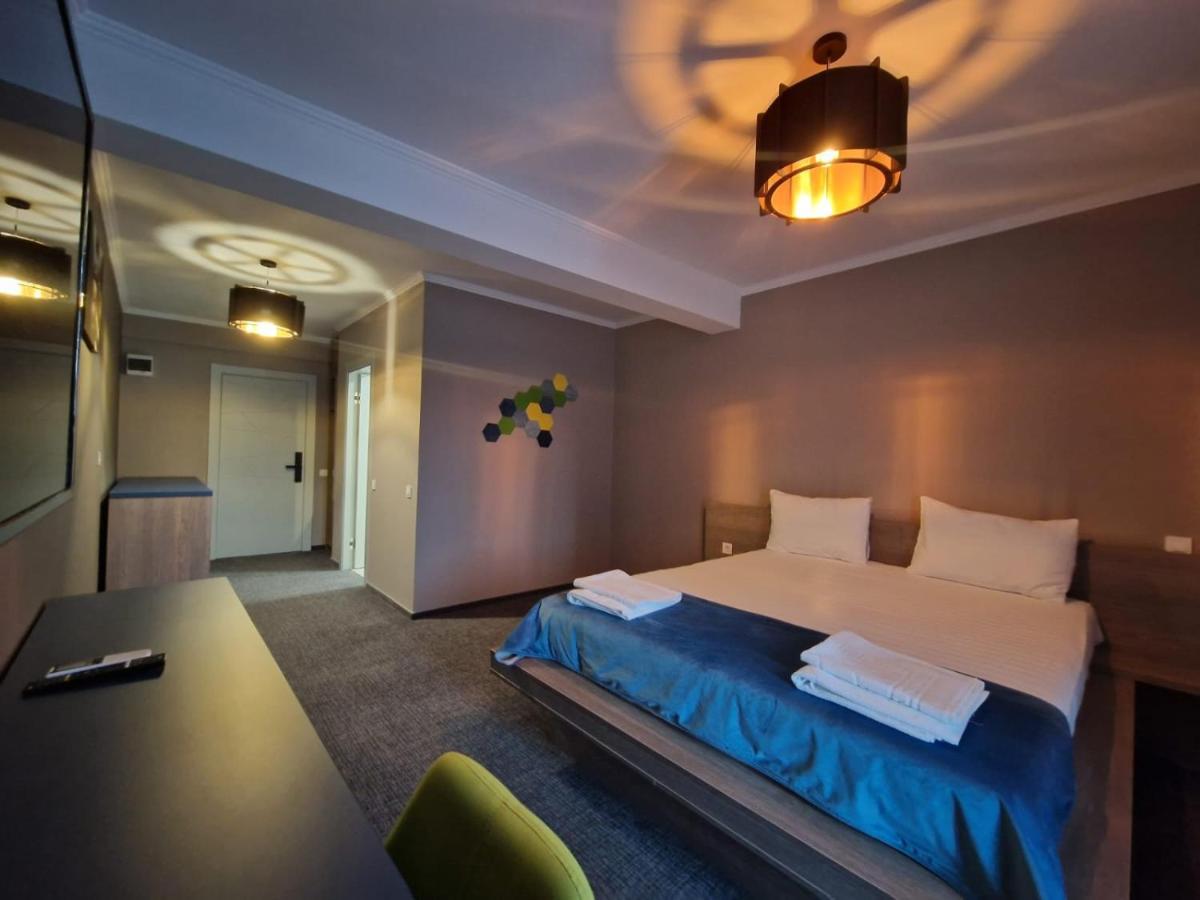 Albert Hotel Roşu Esterno foto