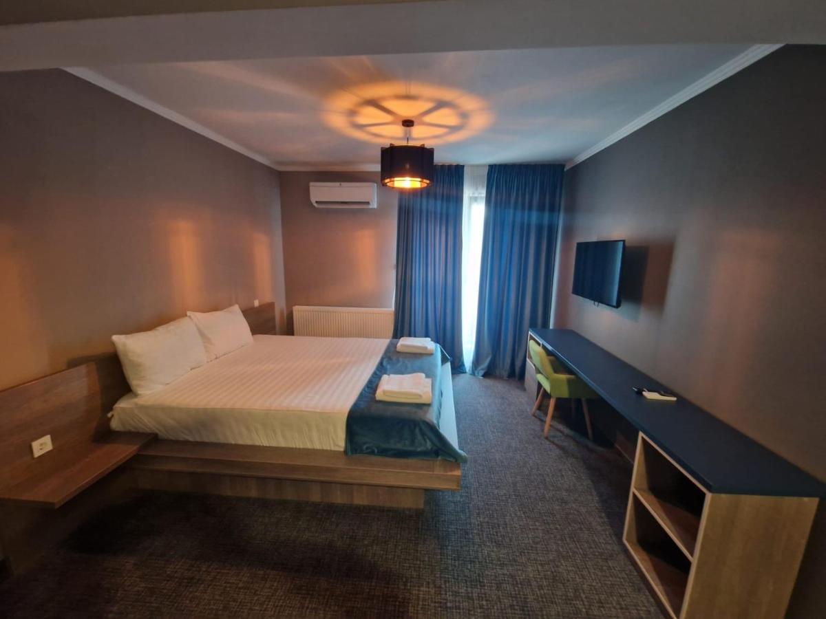 Albert Hotel Roşu Esterno foto