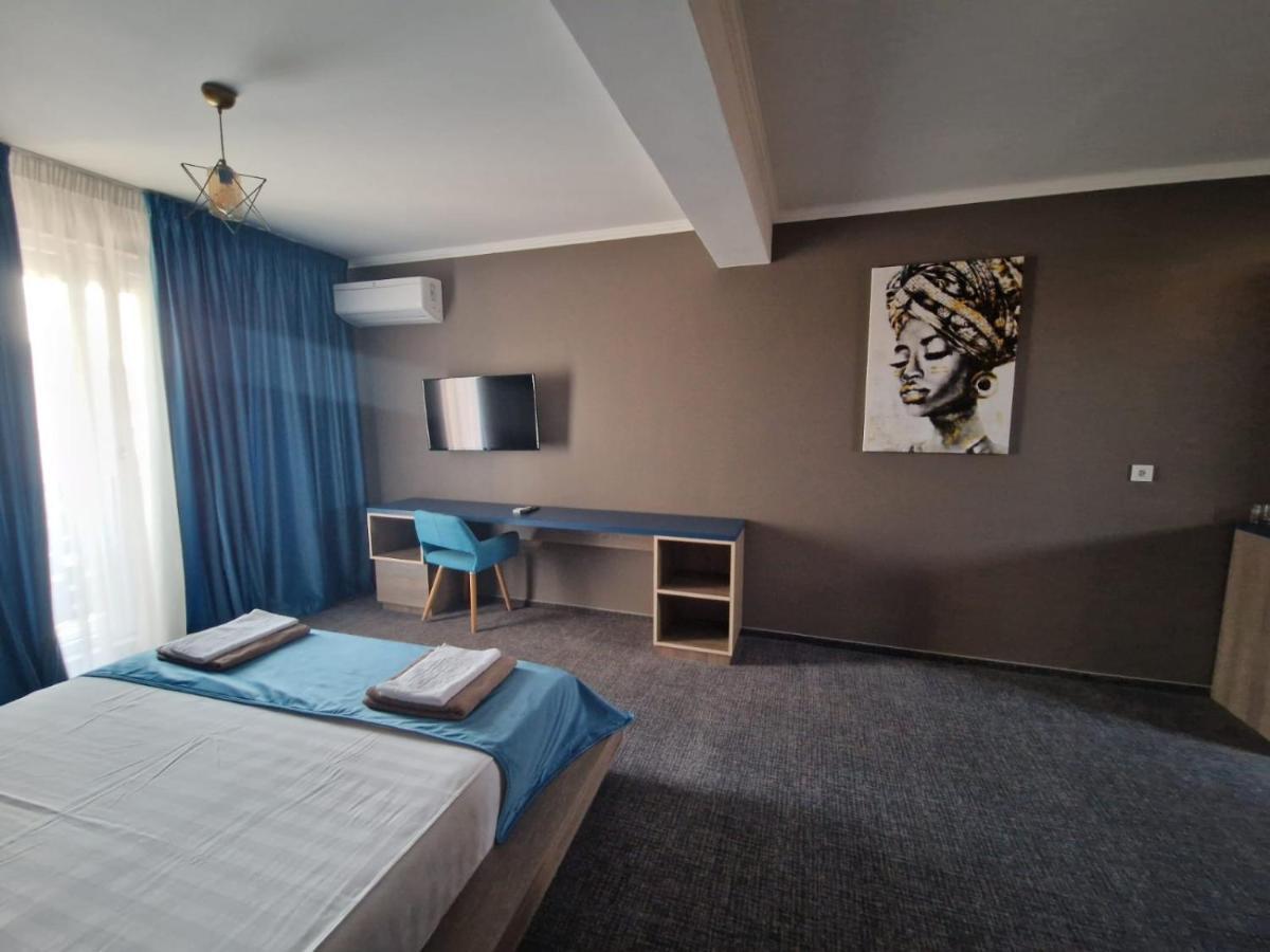 Albert Hotel Roşu Esterno foto