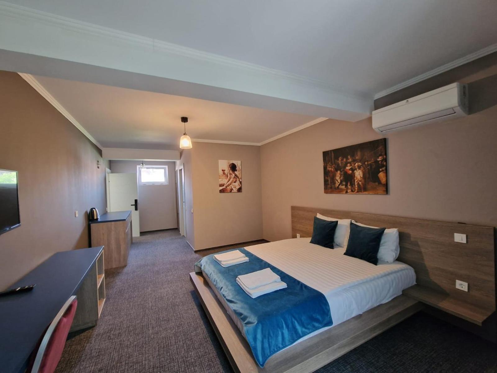 Albert Hotel Roşu Esterno foto