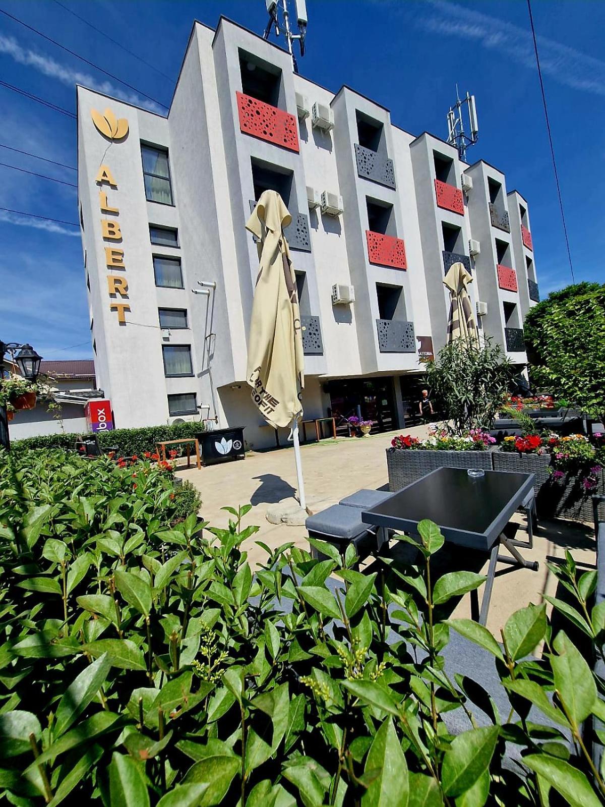 Albert Hotel Roşu Esterno foto