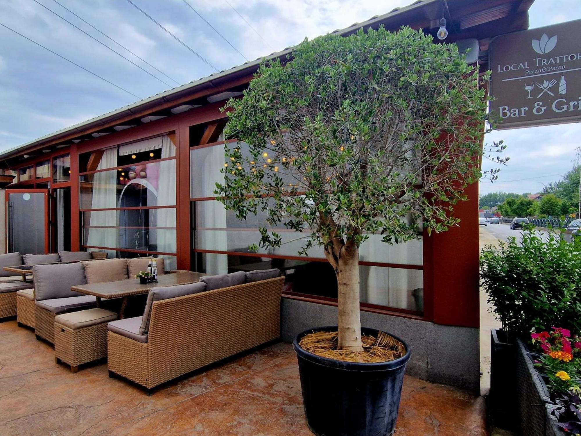 Albert Hotel Roşu Esterno foto